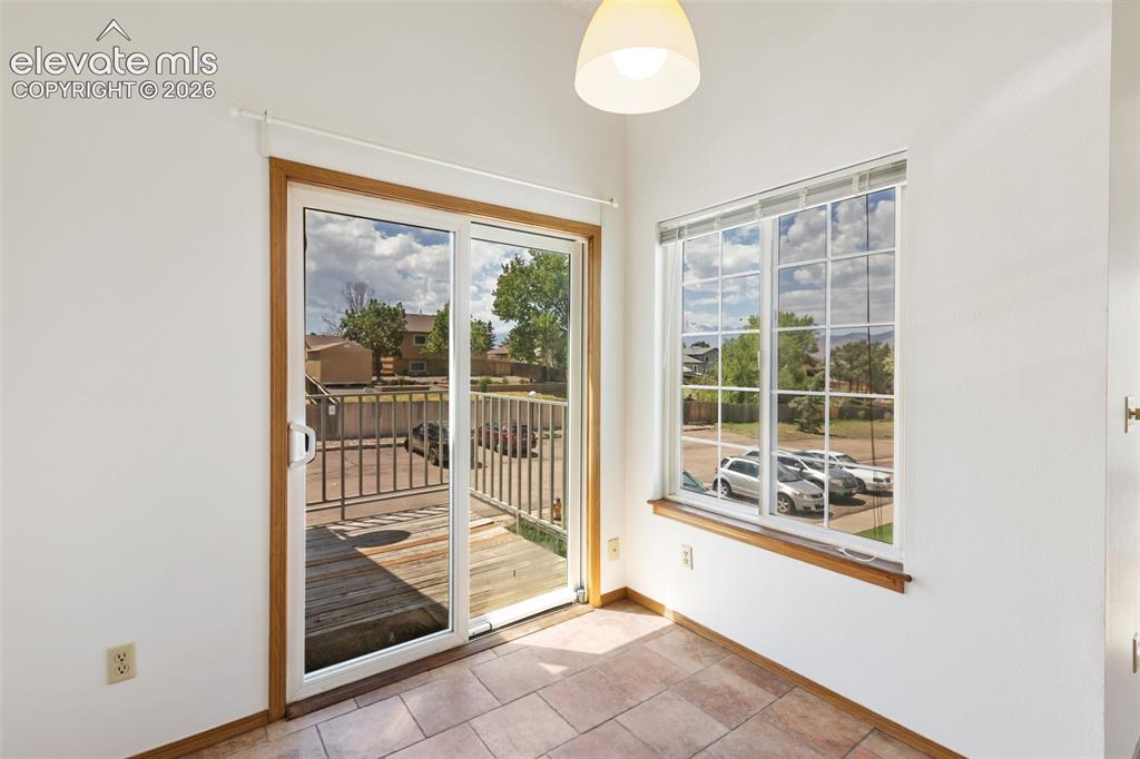 Image 11 of 26: Dining Area - Pikes Peak View 