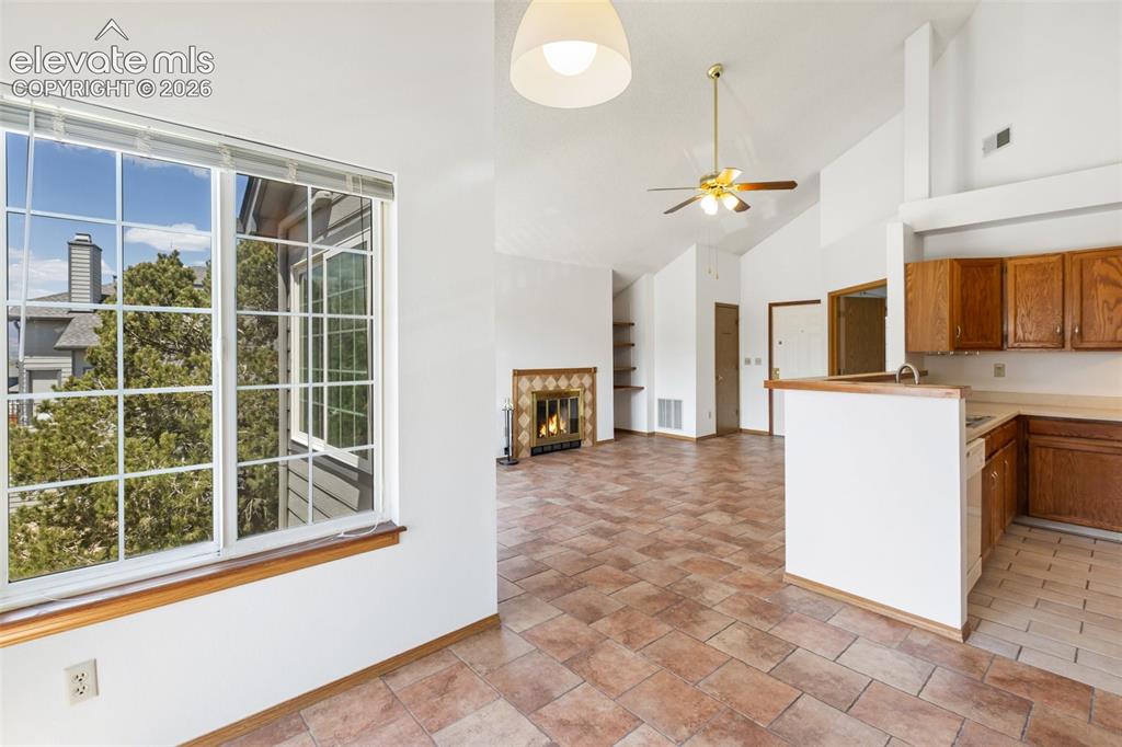 Image 12 of 26: Dining Area 