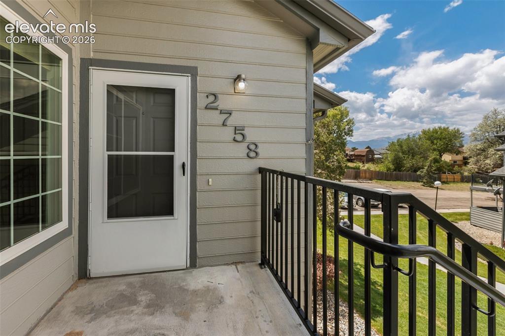 Image 3 of 26: Entry Way 