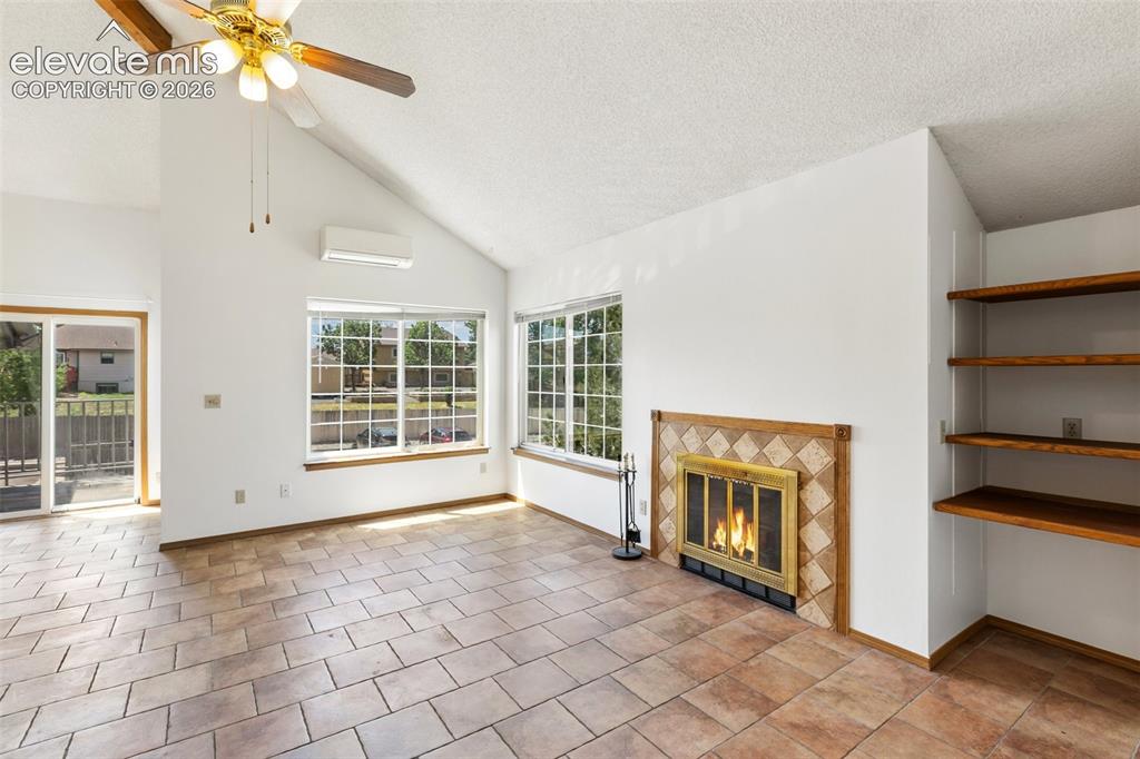 Image 4 of 26: Living Room 