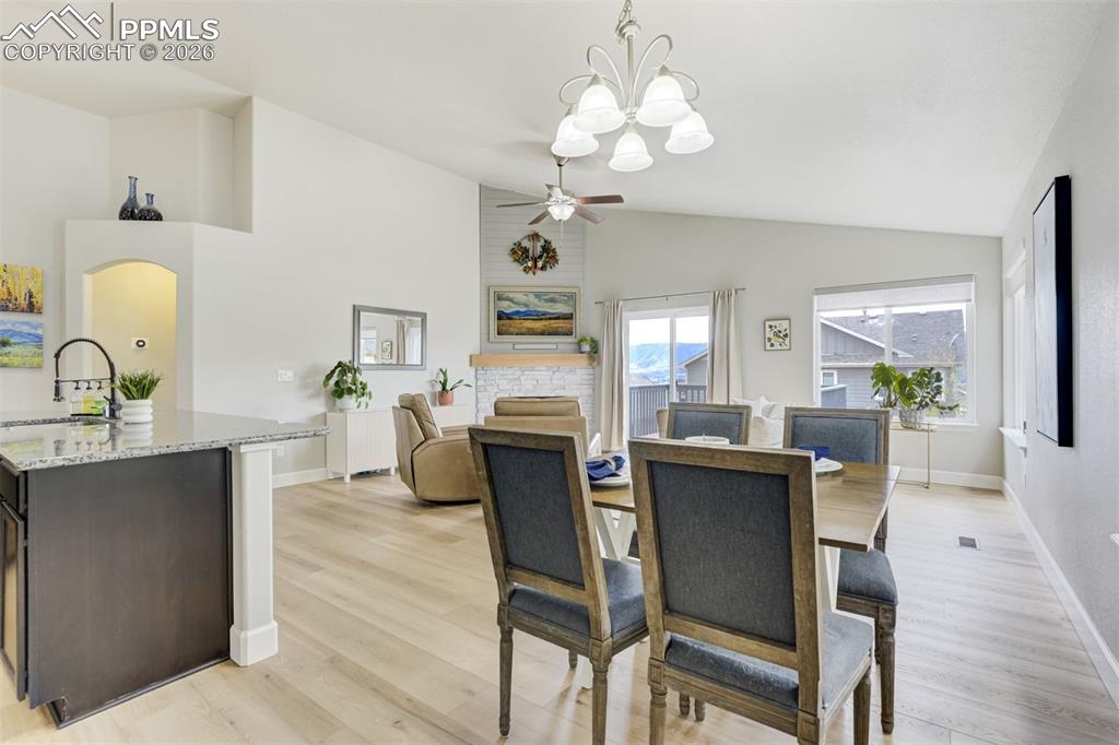 Image 12 of 50: Dining Area