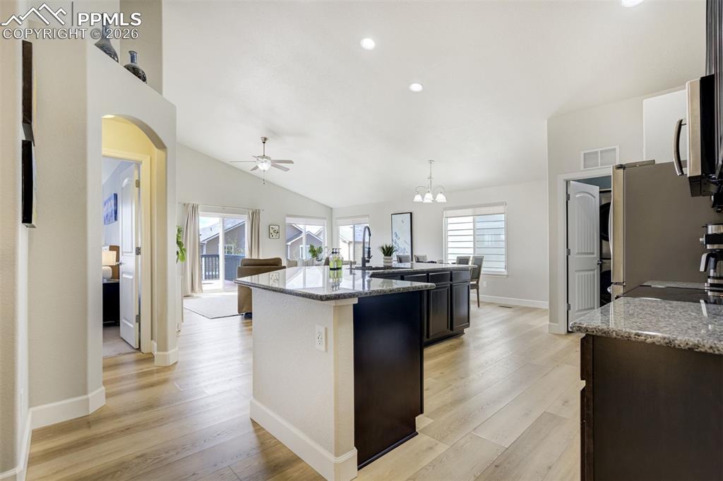 Image 19 of 50: Kitchen