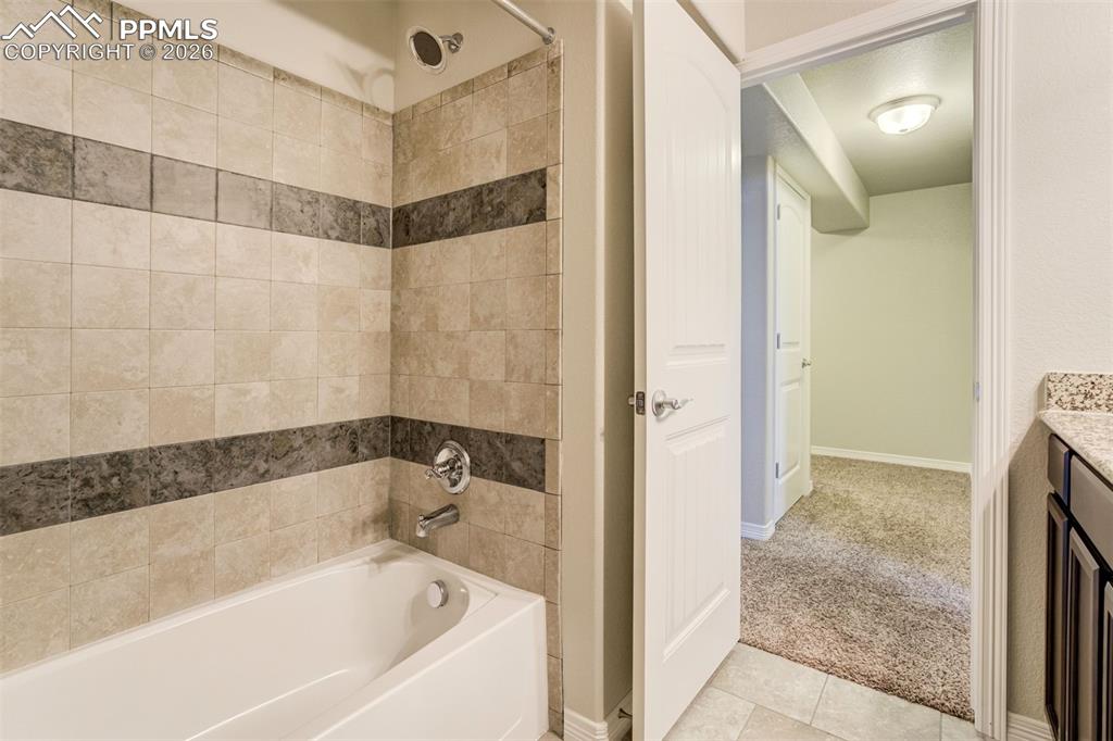 Image 46 of 50: Bathroom