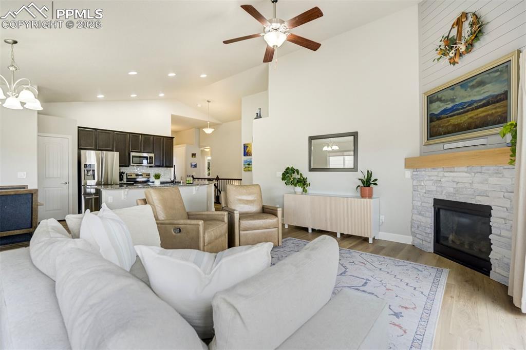 Image 8 of 50: Living Room