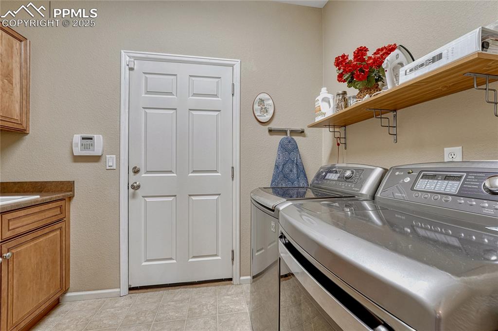 Image 30 of 43: Laundry