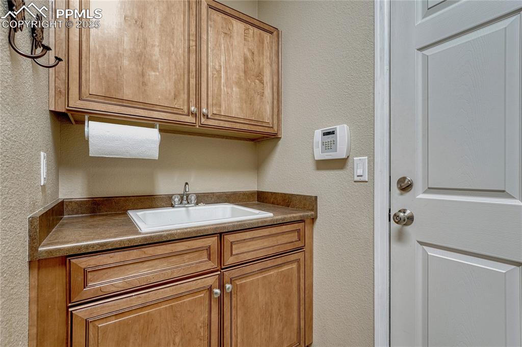 Image 31 of 43: Laundry