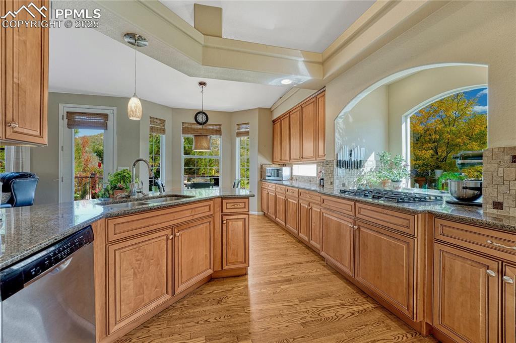 Image 9 of 43: Kitchen