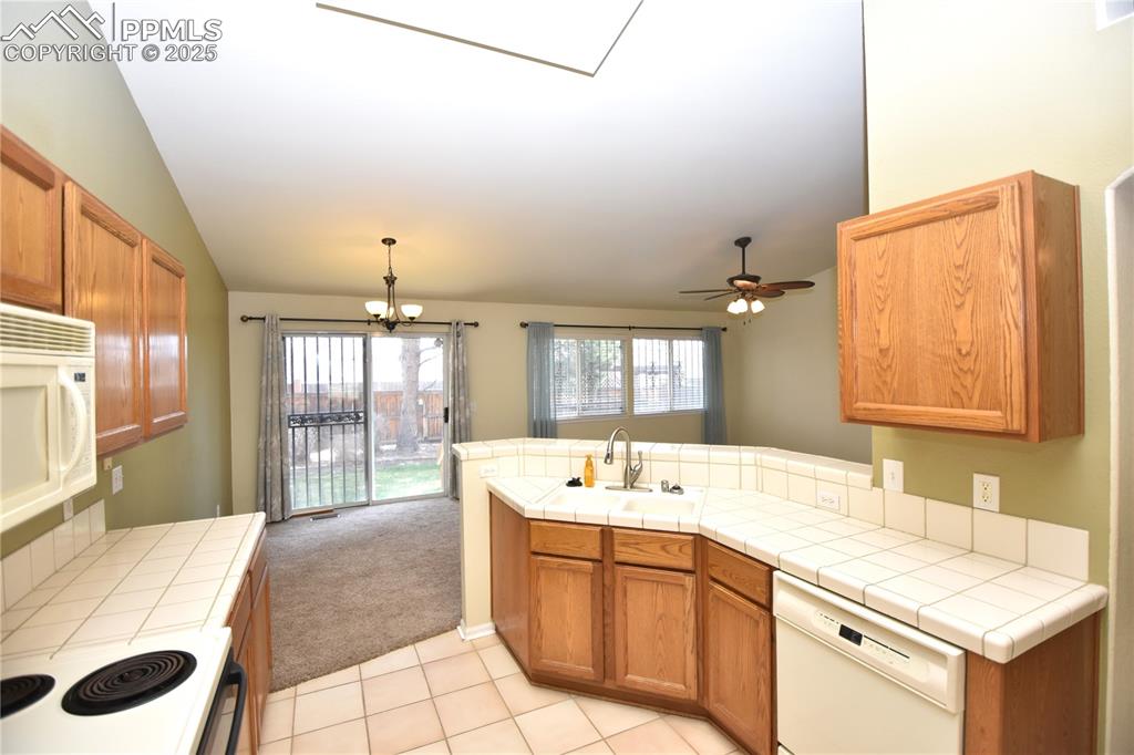Image 11 of 36: Kitchen