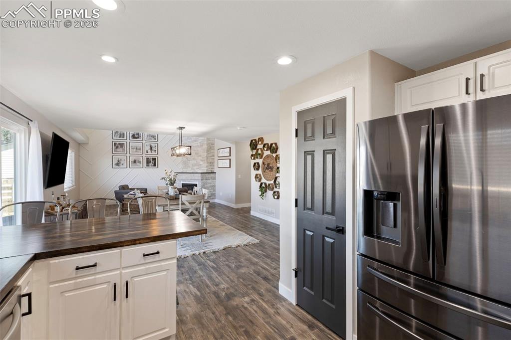 Image 11 of 30: Kitchen