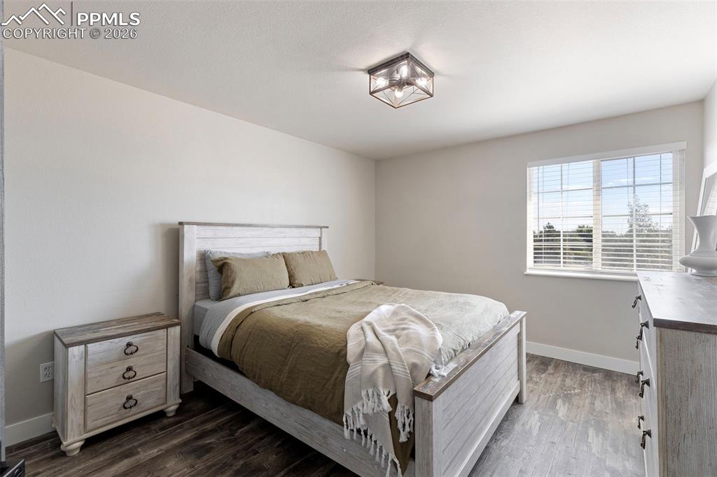 Image 14 of 30: Bedroom