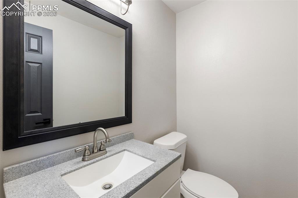 Image 19 of 30: Bathroom