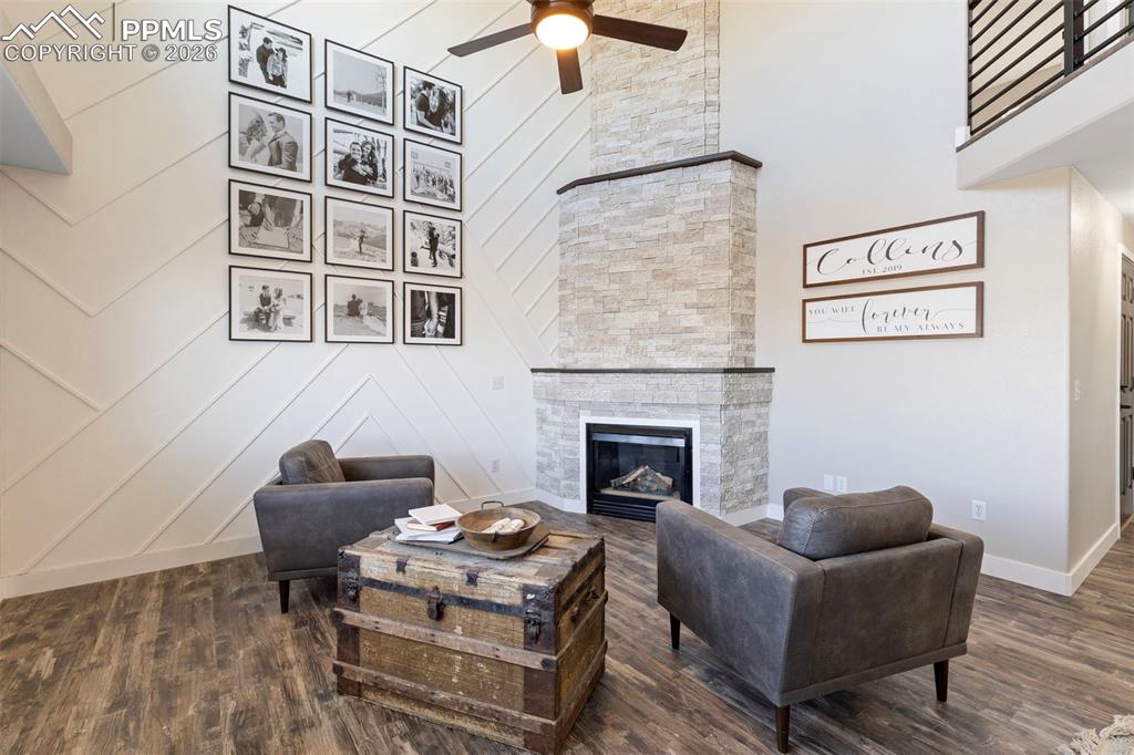 Image 2 of 30: Living Room