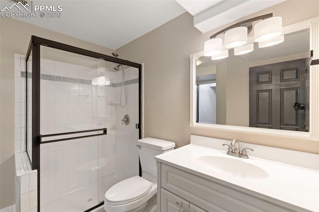 Image 22 of 30: Bathroom