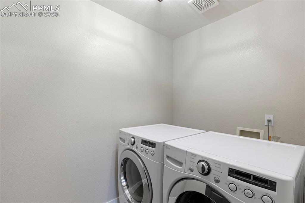 Image 24 of 30: Laundry