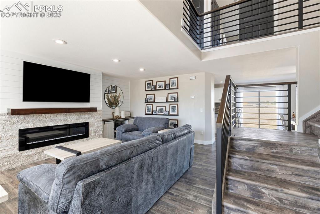 Image 5 of 30: Living Room