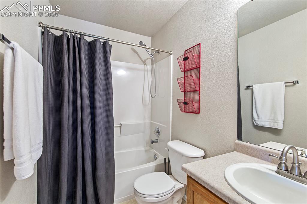 Image 17 of 27: Full bathroom upstairs