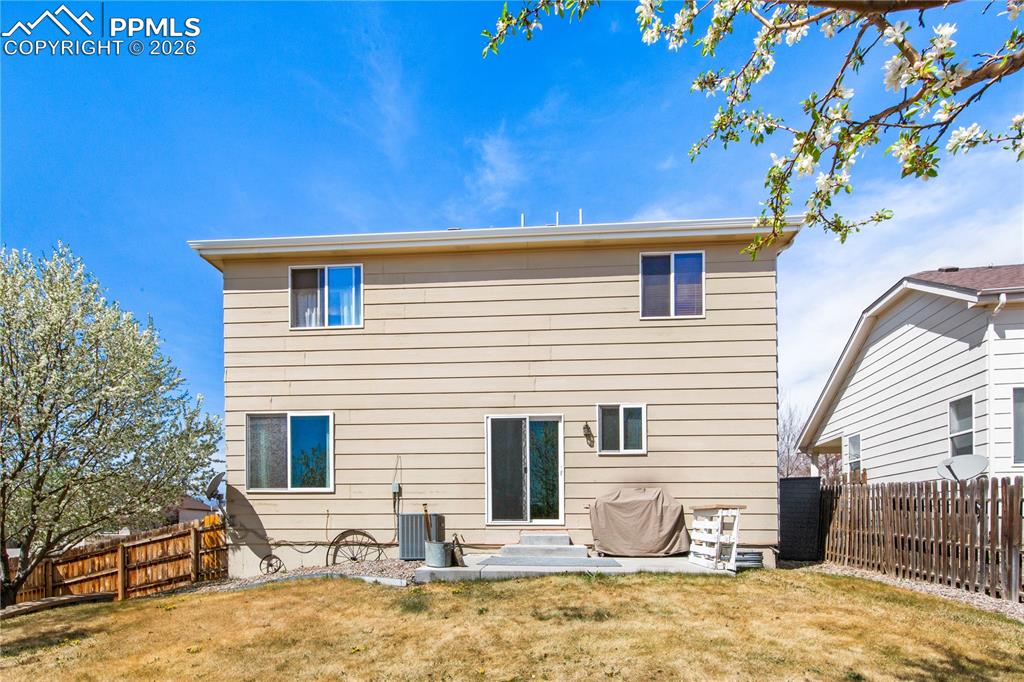 Image 23 of 27: Back of Structure