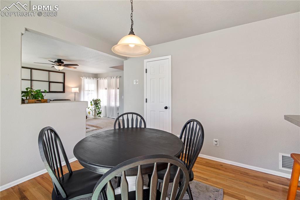 Image 7 of 27: Lots of room in the dining area