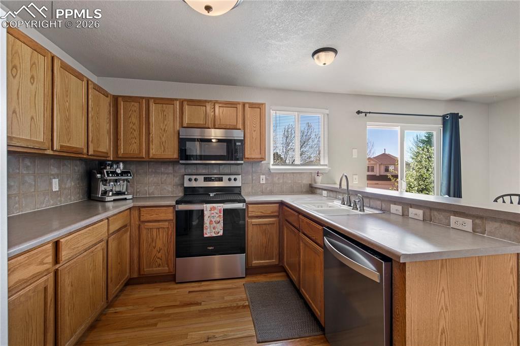 Image 8 of 27: All kitchen appliances are included