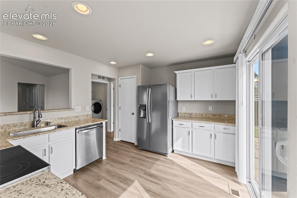 Image 11 of 39: Kitchen