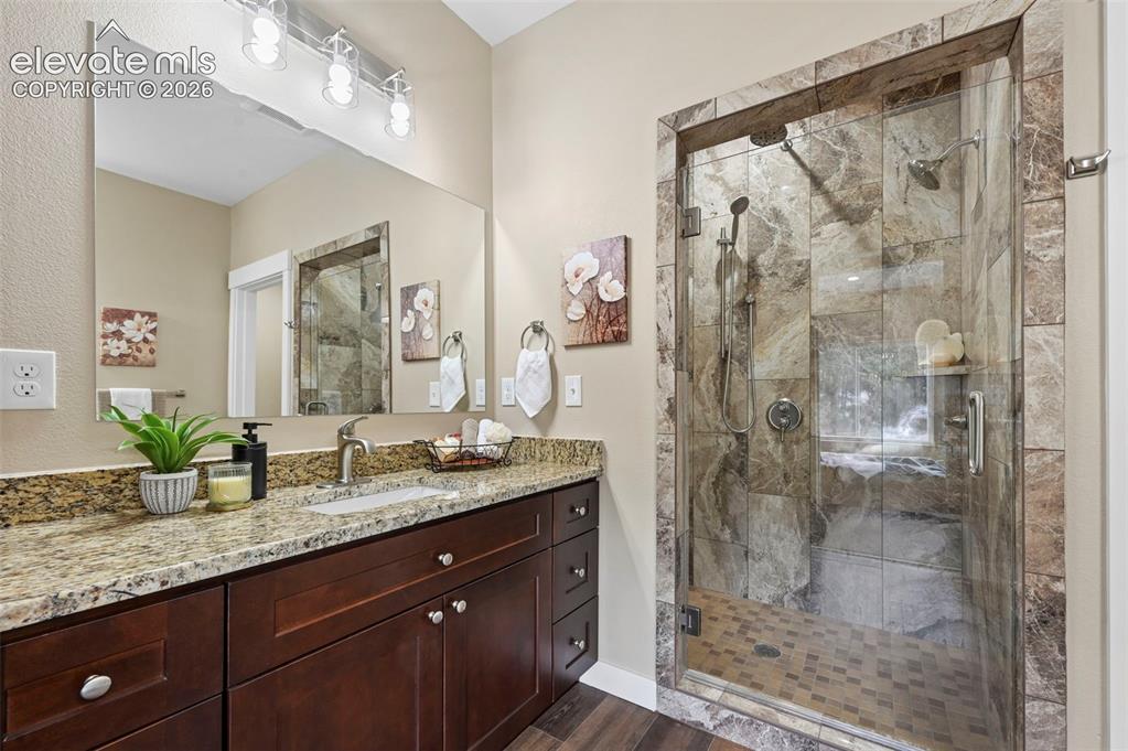 Image 18 of 39: Bathroom