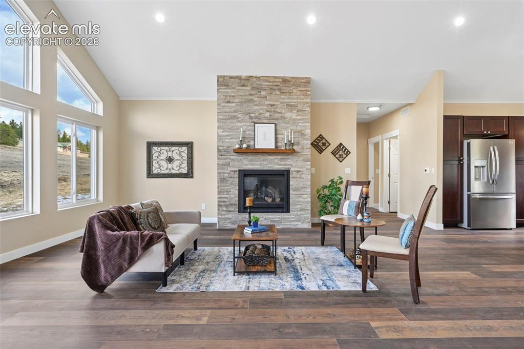 Image 4 of 39: Living Room