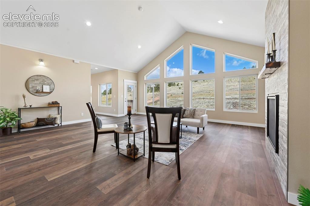 Image 5 of 39: Dining Area
