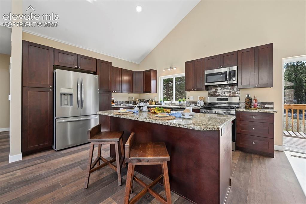 Image 7 of 39: Kitchen