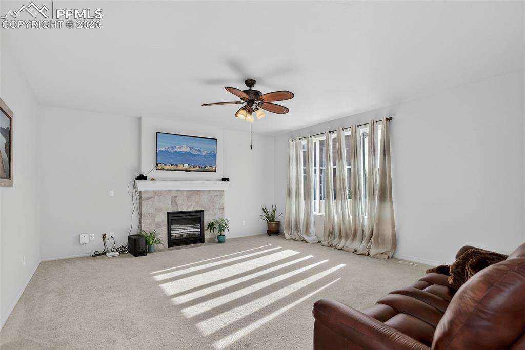 Image 20 of 46: Living room mounted tv stays