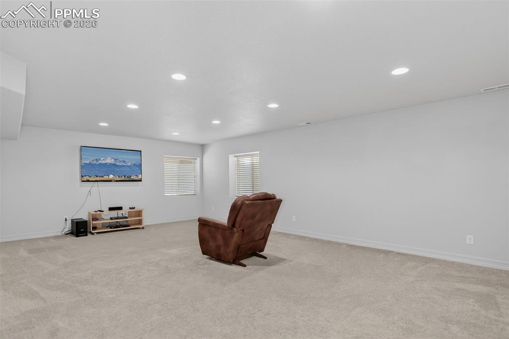 Image 33 of 46: Family room