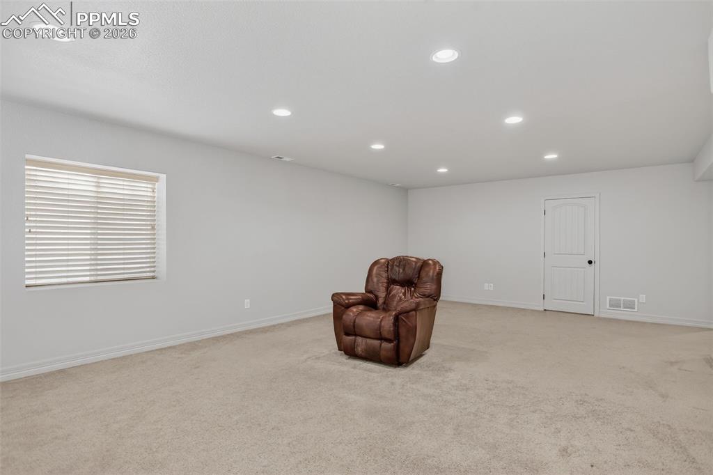 Image 35 of 46: Family room is very spacious