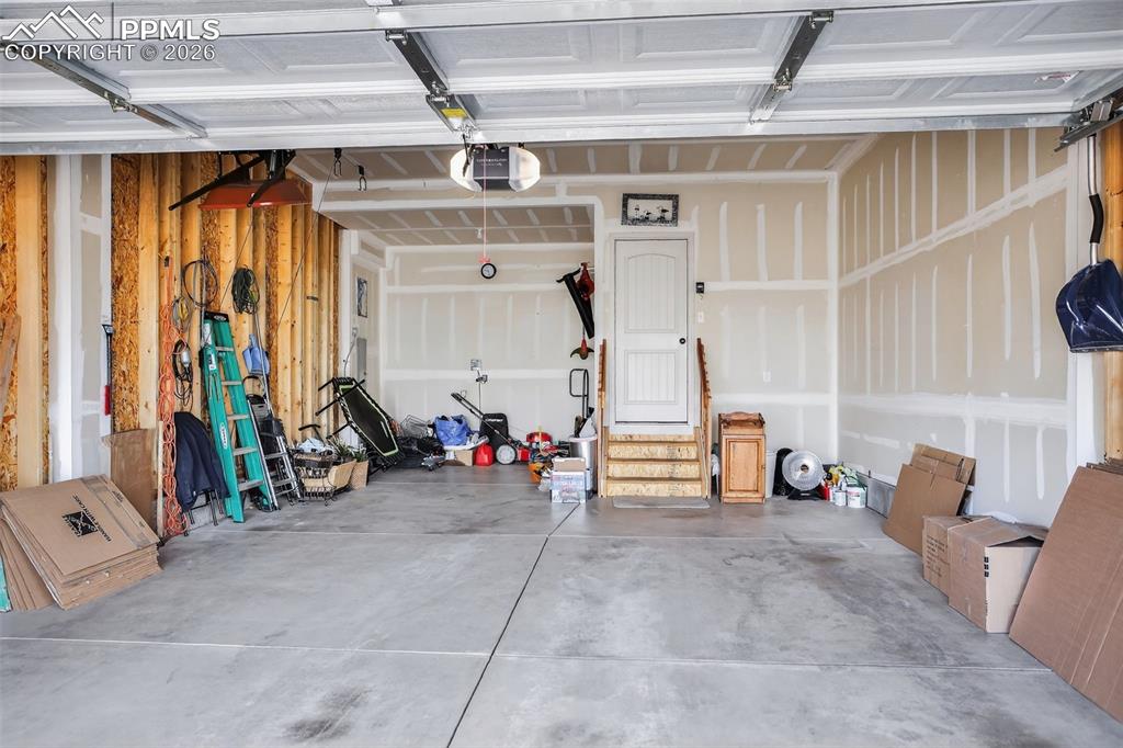 Image 38 of 46: 3 car tandem garage