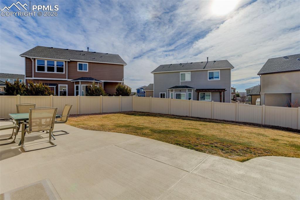 Image 41 of 46: Rear patio