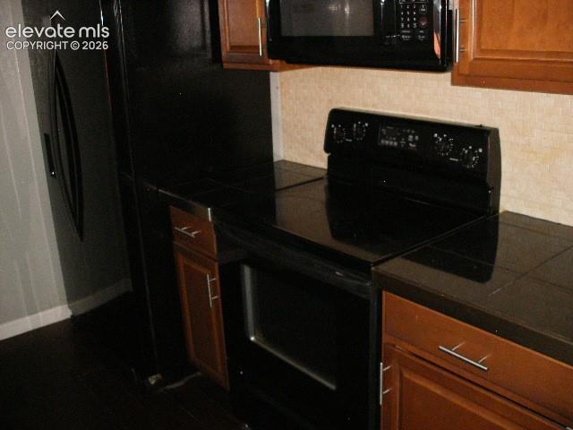 Image 21 of 34: Kitchen