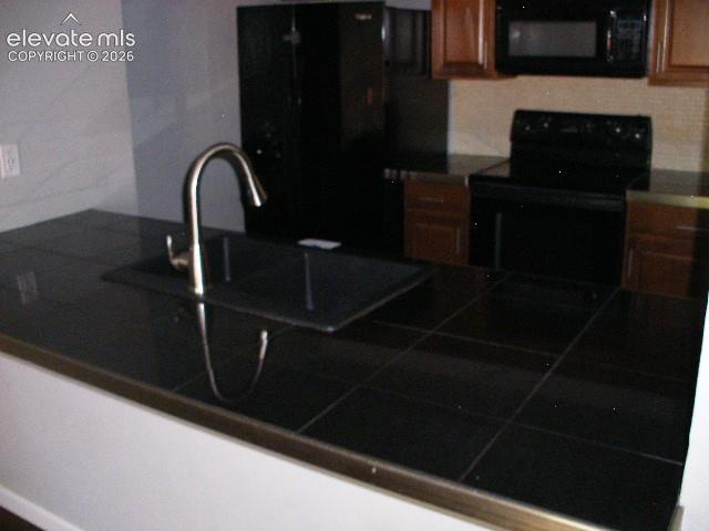 Image 24 of 34: Kitchen