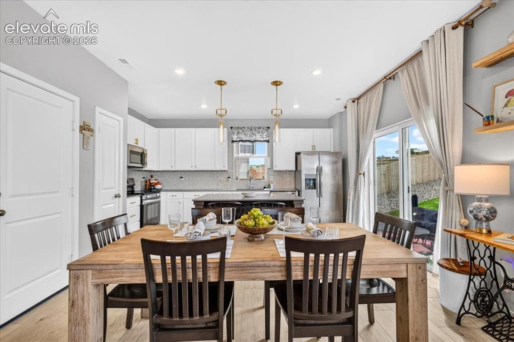 Image 11 of 44: Dining Area