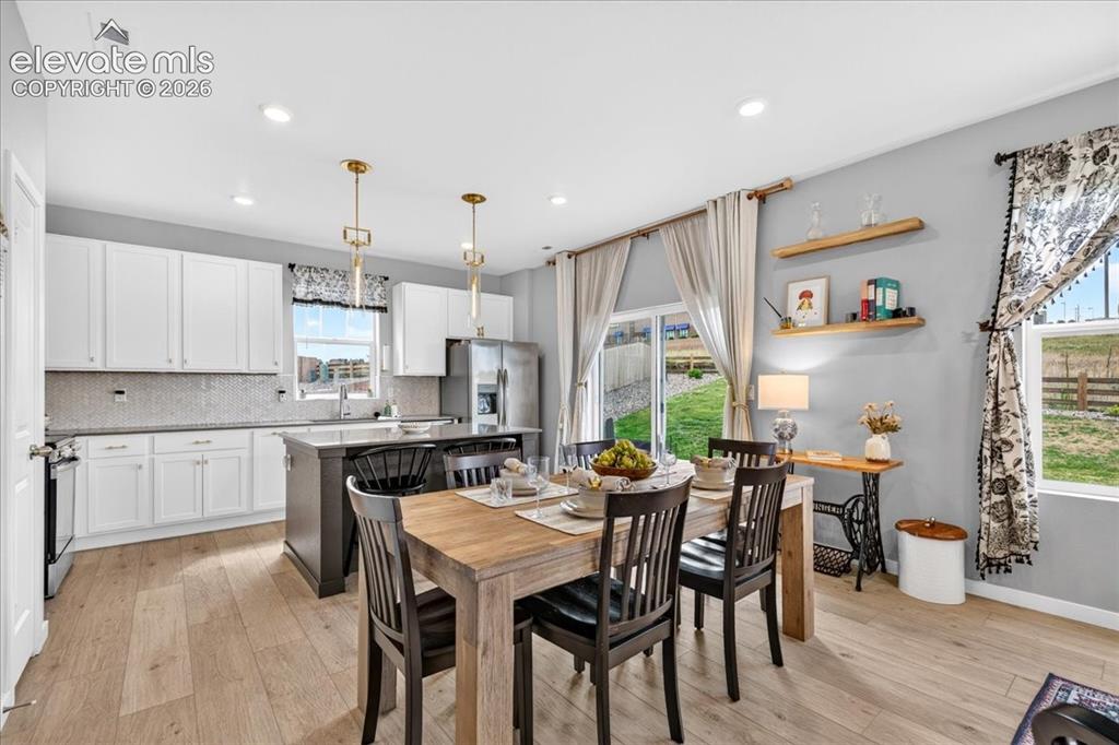 Image 12 of 44: Dining Area