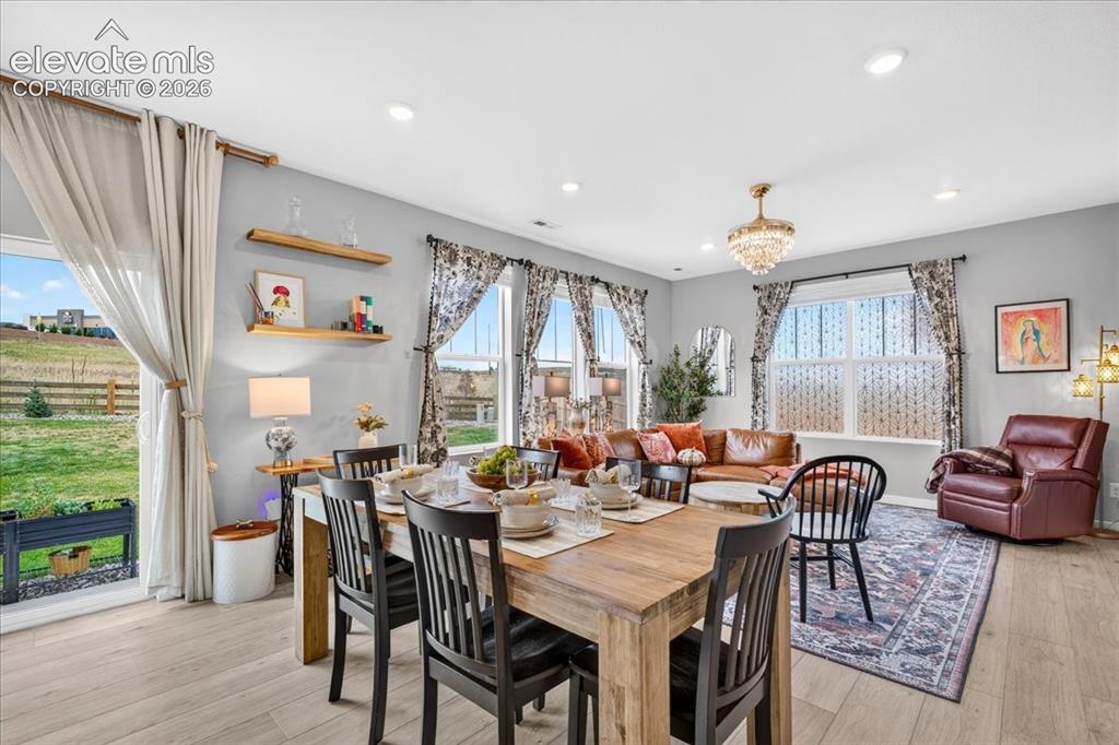 Image 14 of 44: Dining Area