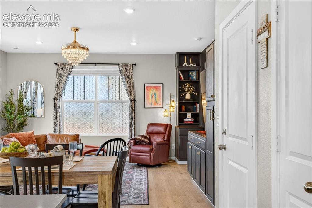 Image 15 of 44: Dining Area