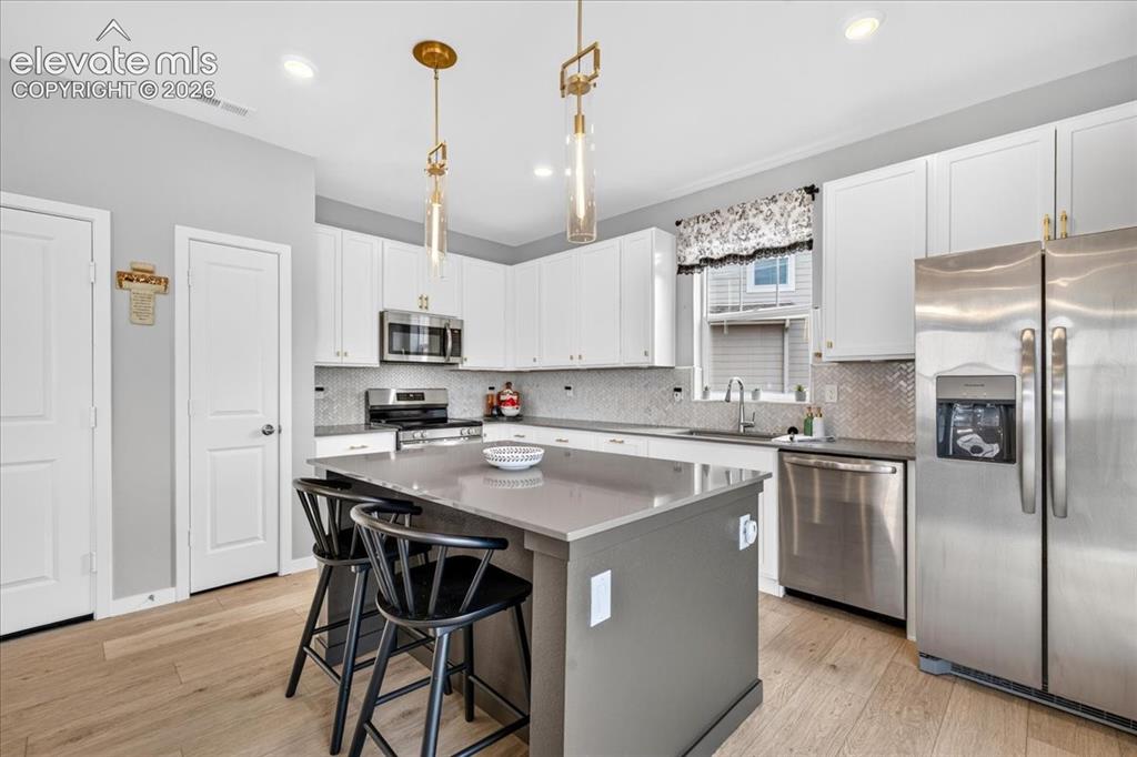 Image 19 of 44: Kitchen