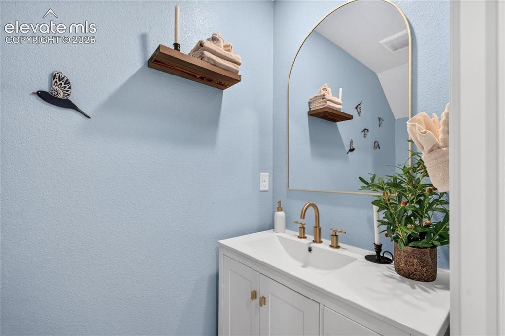Image 3 of 44: Bathroom