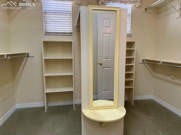 Image 14 of 21: Closet