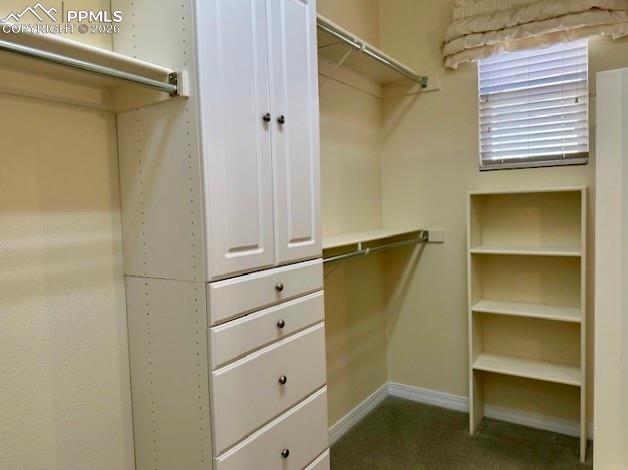 Image 18 of 21: Closet