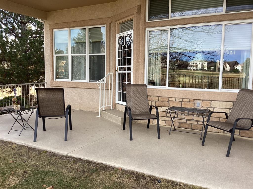 Image 9 of 10: Patio