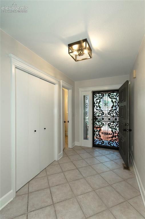 Image 11 of 46: Entry