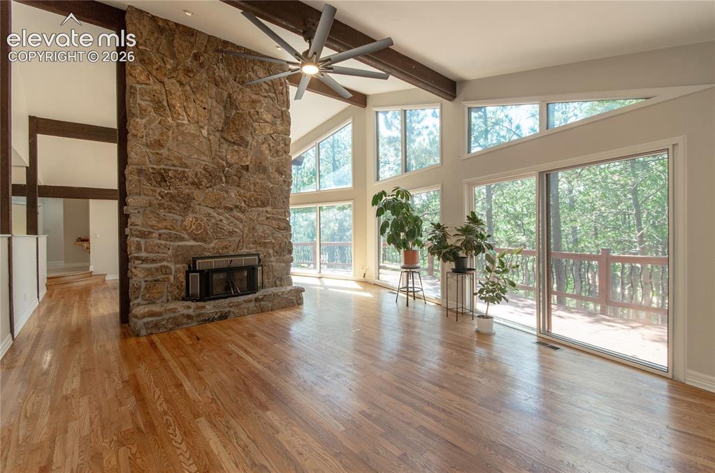 Image 15 of 46: Living Room