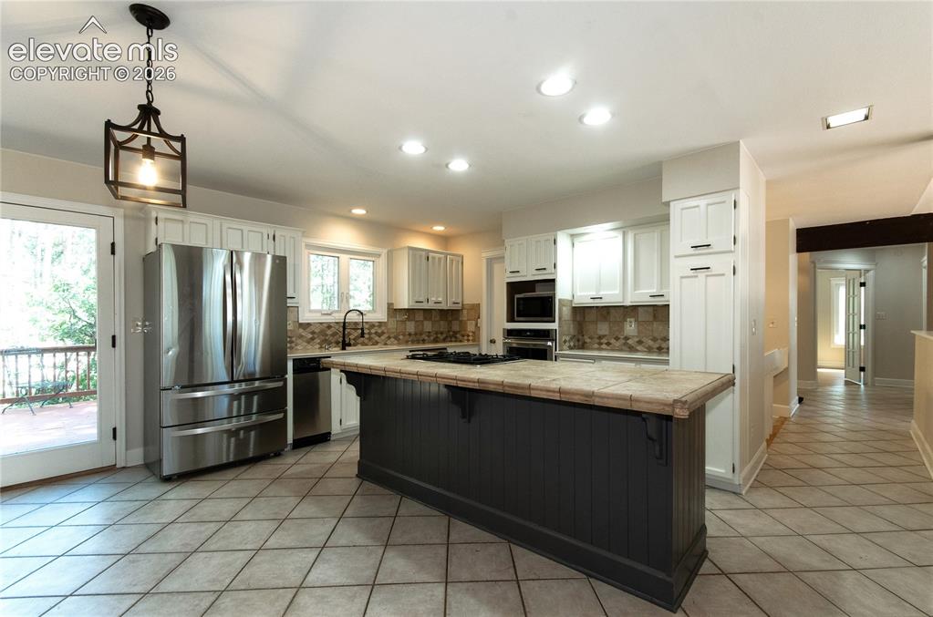 Image 22 of 46: Kitchen