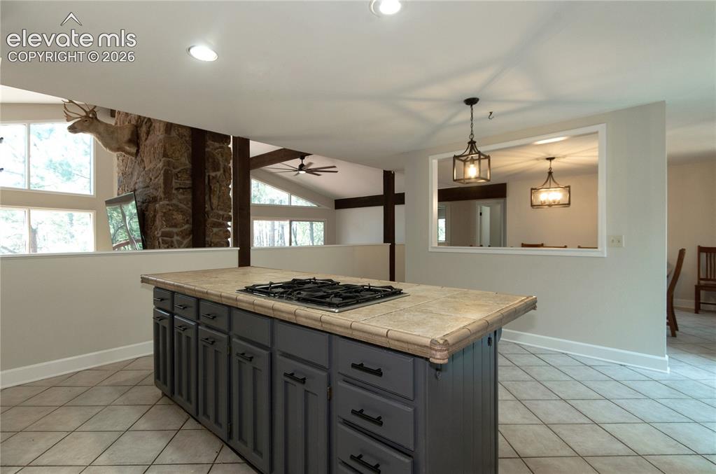 Image 23 of 46: Kitchen
