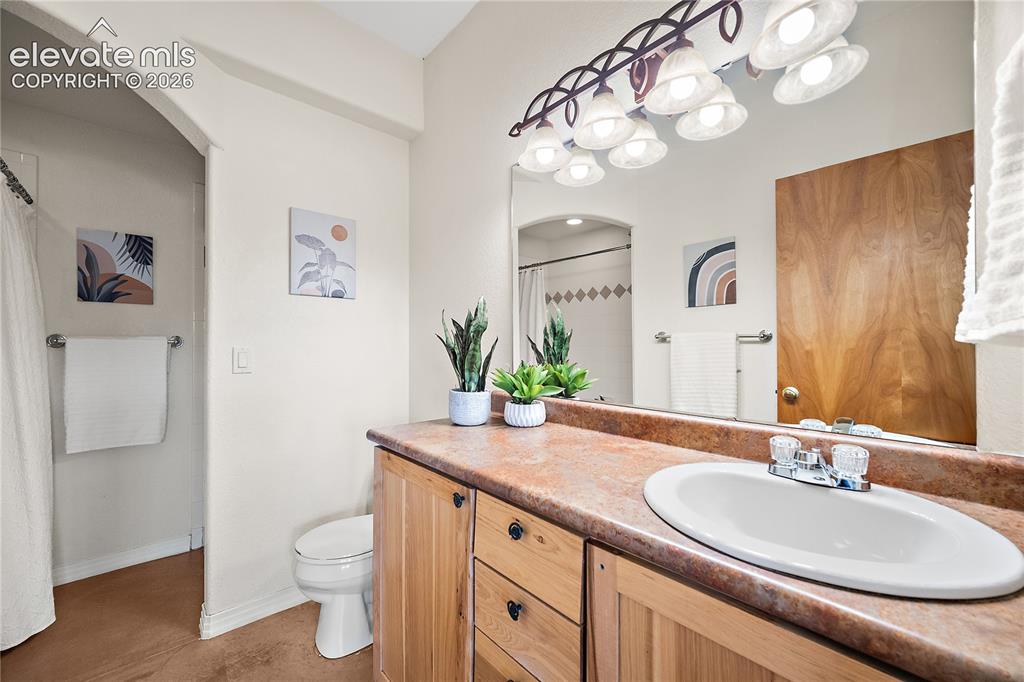 Image 20 of 40: Full bath