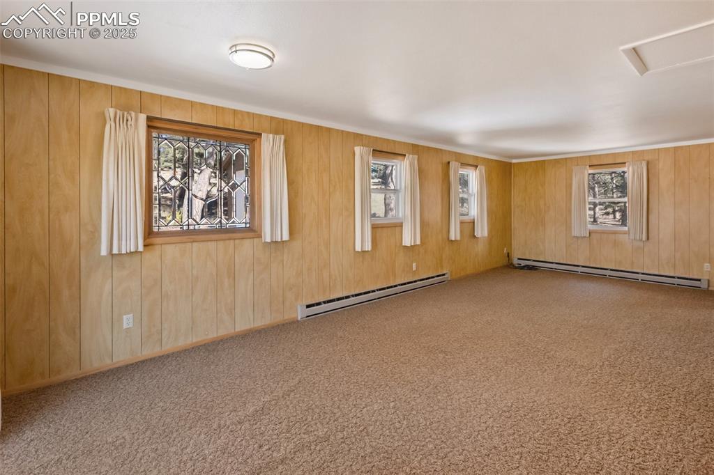 Image 21 of 45: Family Room